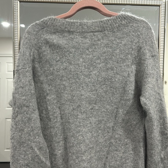 Great condition Aritzia Little Moon Grey V-Neck Mohair & Alpaca Knit Sweater - Picture 4 of 4